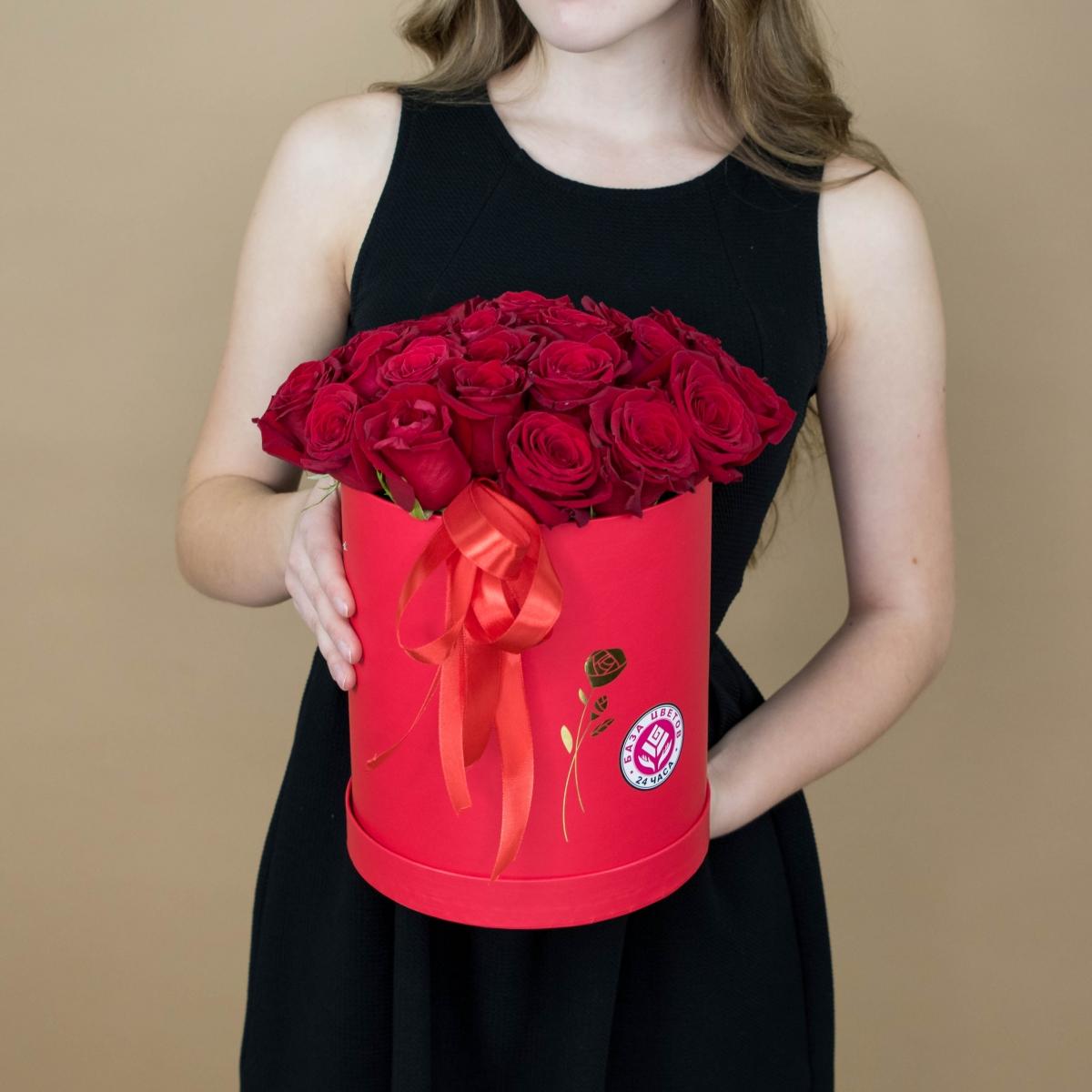 Розы красные в шляпной коробке код товара  2028