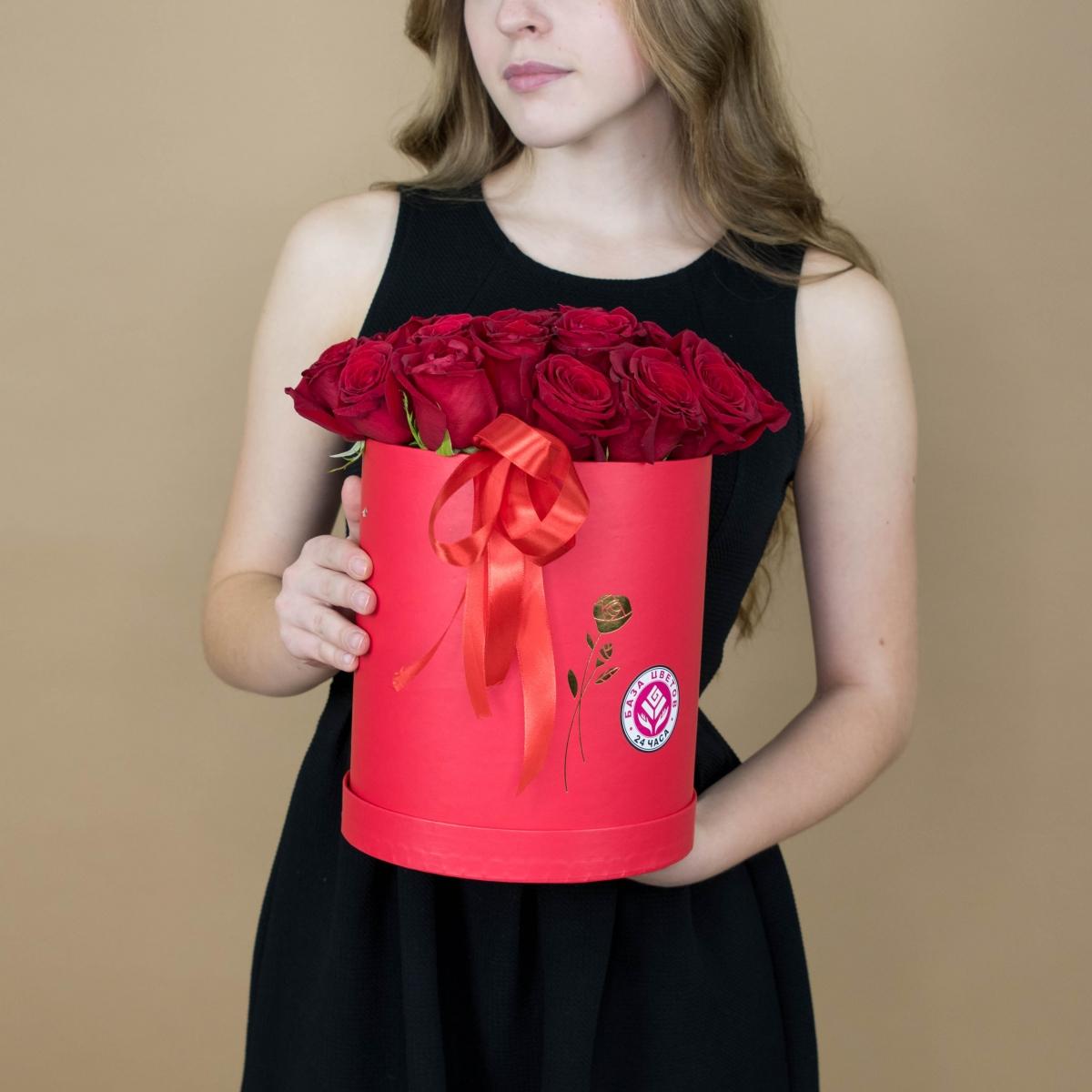 Розы красные в шляпной коробке код товара  2028