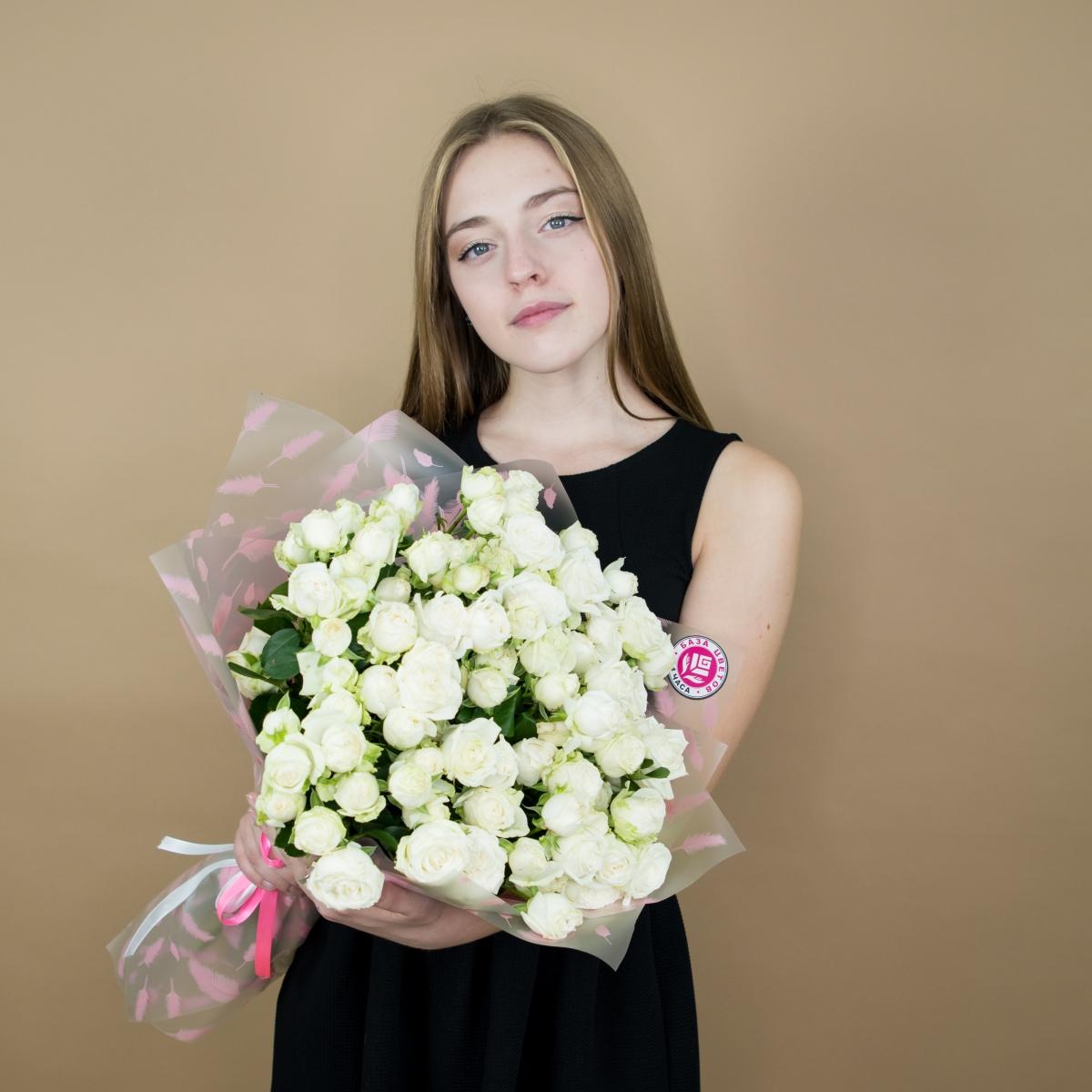 Розы кустовые белые (код товара  3744)